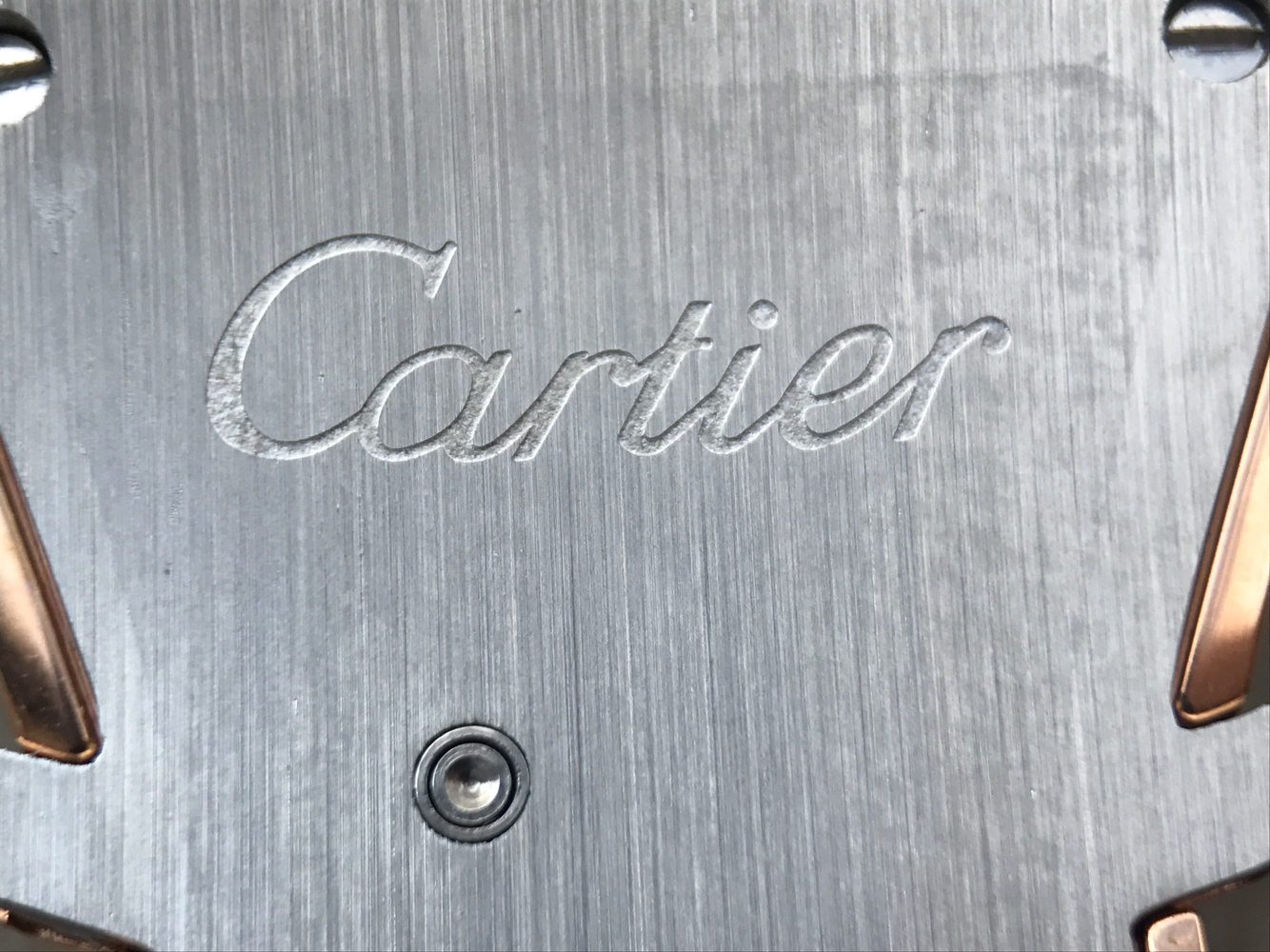 卡地亞CARTIER LIBRE繫列WJ306014女士腕錶弧度與圓形的設計是焦點￥3980-高仿卡地亞