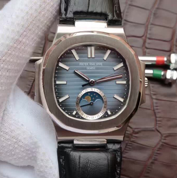 復刻百達翡麗運動繫列鸚鵡螺月相腕錶，40.5毫米直徑￥4580