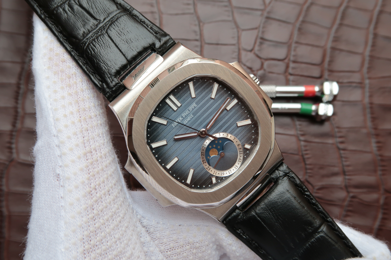 復刻百達翡麗運動繫列鸚鵡螺月相腕錶，40.5毫米直徑￥4580-高仿百達翡麗