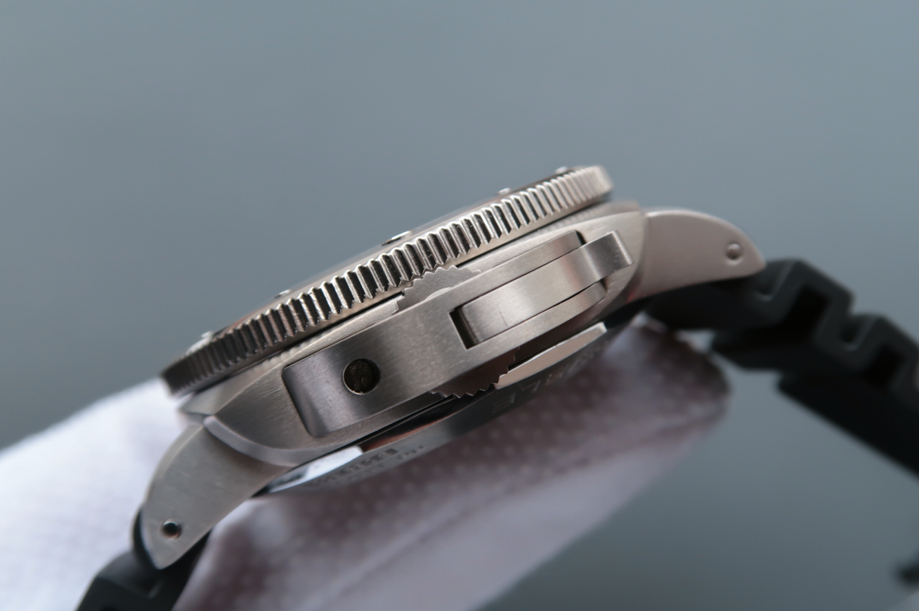 沛納海V2升級版Pam719/pam00719 矽膠錶帶 原版P.9001 自動上鏈機芯 男士腕錶￥3980-高仿沛納海