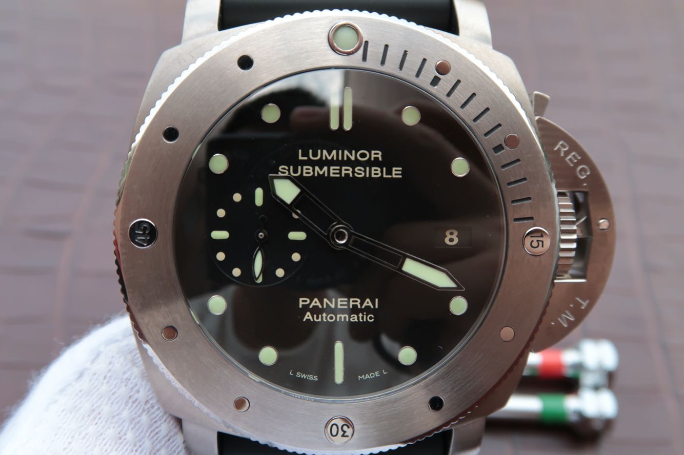 沛納海 Pam305頂級復刻版本 矽膠錶帶 P9000自動機械機芯 男士腕錶￥3980