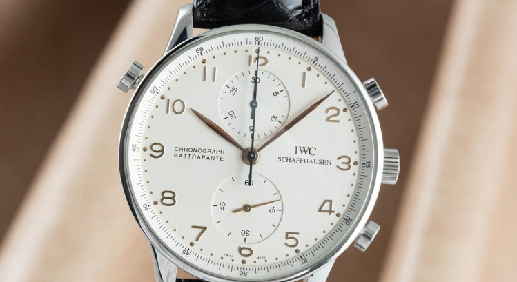 IWC萬國葡萄牙繫列腕錶歴史悠久，定位於經典正裝風格