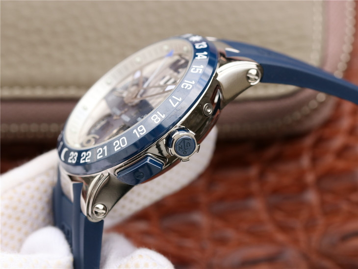 守護雅典娜復刻版裝備 TWA廠雅典航海世家 El Toro/Black Toro萬年歴腕錶￥3880-高仿雅典